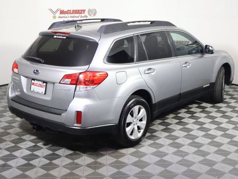 Used 2011 Subaru Outback 2.5i Limited w/ PWR Moonroof Pkg AWD/4WD image 4