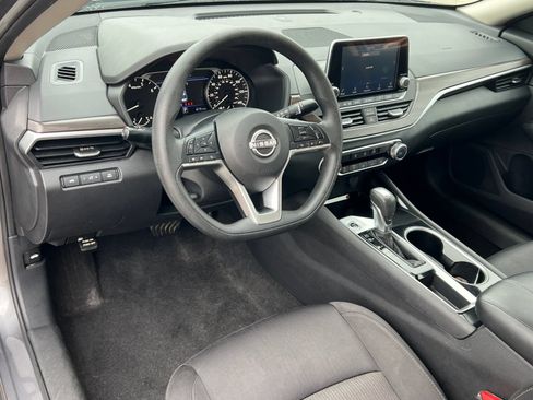 Used 2024 Nissan Altima 2.5 SV FWD image 15
