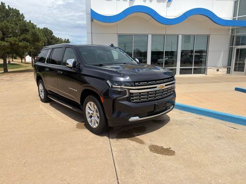 Used 2022 Chevrolet Suburban Premier AWD/4WD image 2