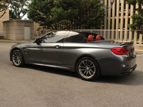 Used 2018 BMW M4 Convertible RWD image 9