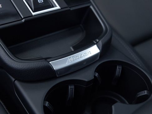 Certified 2026 Porsche Macan AWD/4WD image 28