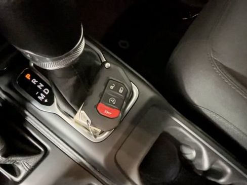 Used 2023 Jeep Wrangler Unlimited w/ Cold Weather Group AWD/4WD image 24