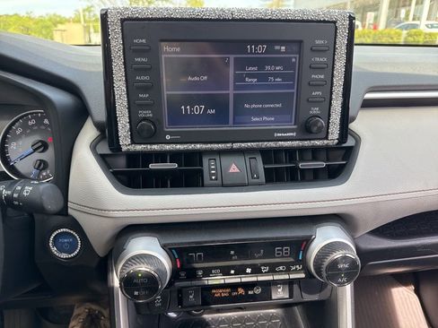 Used 2022 Toyota RAV4 XLE Premium image 12