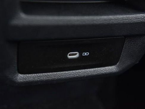 Used 2023 Volkswagen Taos SE w/ Panoramic Sunroof Package image 23