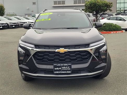 Used 2026 Chevrolet Trax LT image 2
