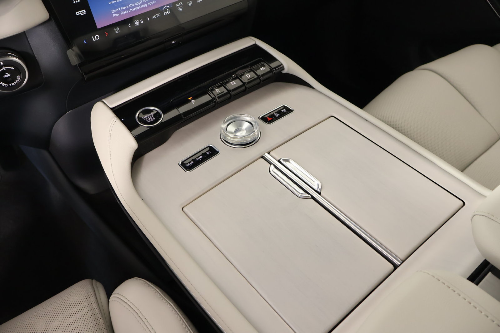 New 2026 Lincoln Navigator Premiere AWD/4WD image 8