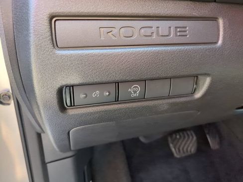 Used 2024 Nissan Rogue S FWD image 15