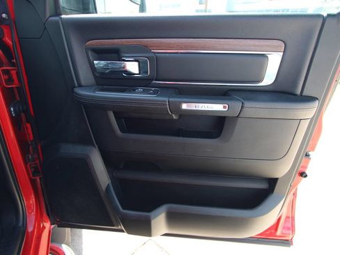Used 2018 RAM 1500 Laramie AWD/4WD image 40