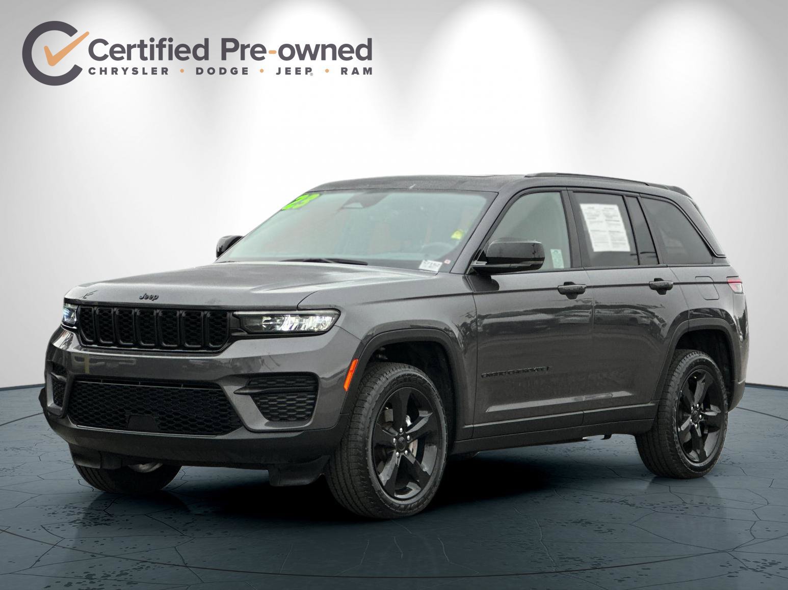 Used 2023 Jeep Grand Cherokee Altitude AWD/4WD image 8