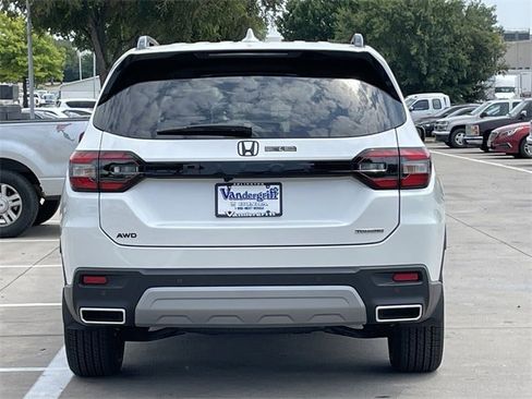 New 2025 Honda Pilot Touring image 5