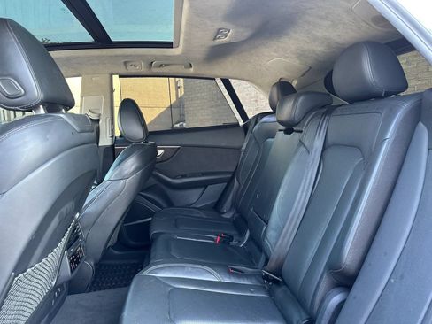Used 2019 Audi Q8 Prestige w/ Luxury Package AWD/4WD image 21