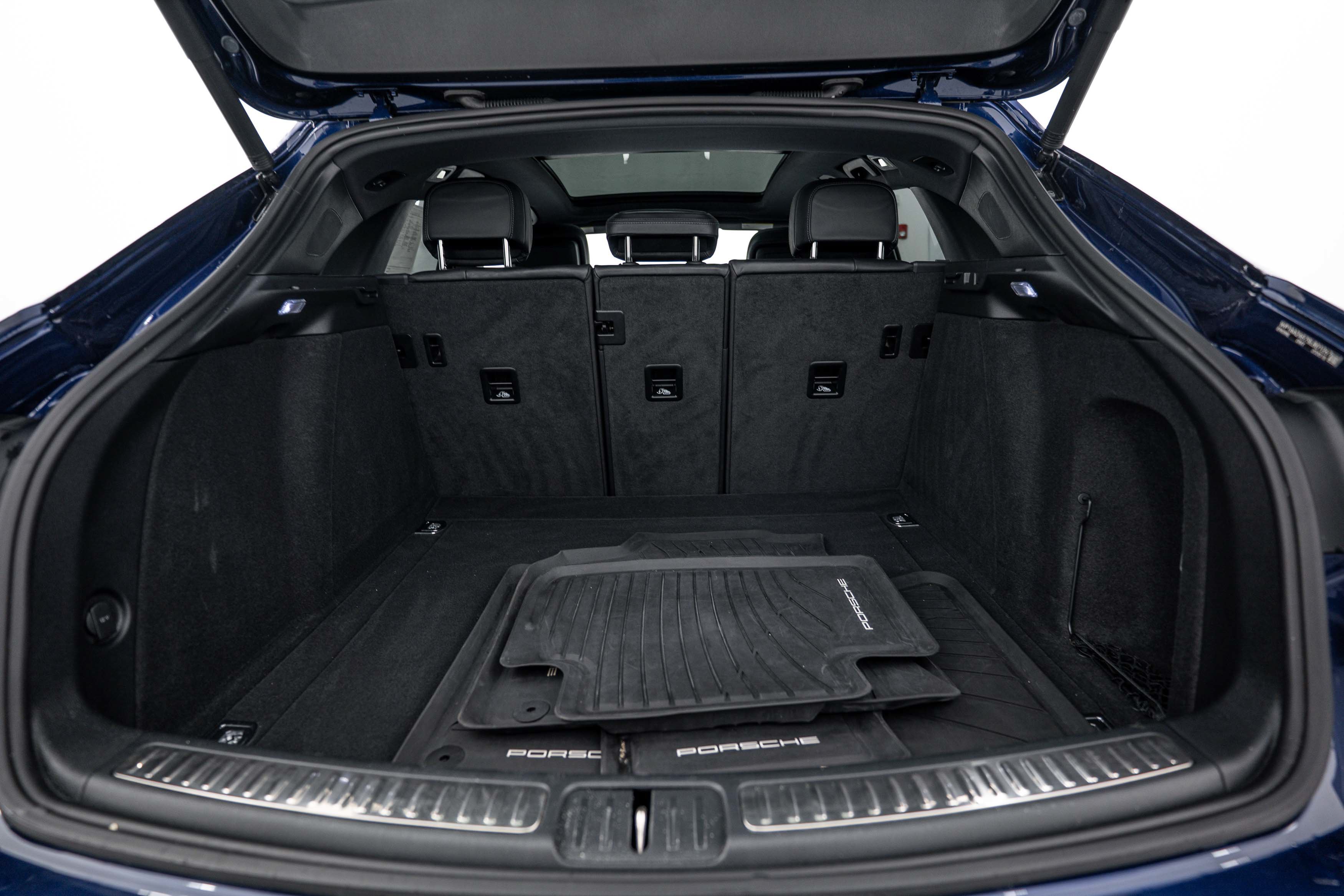 Certified 2025 Porsche Macan AWD/4WD image 24