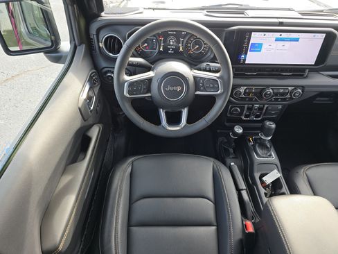 Used 2024 Jeep Wrangler Unlimited Sahara w/ Technology Group image 30