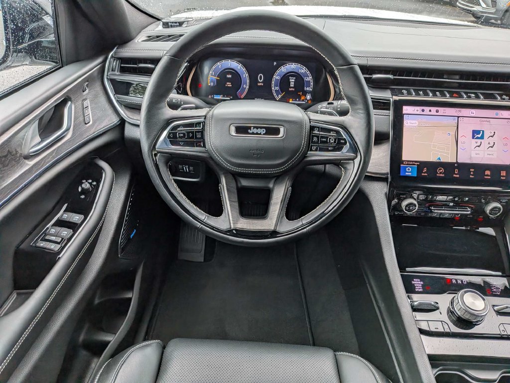 Used 2023 Jeep Grand Cherokee Overland w/ Adv Protech Group III AWD/4WD image 16