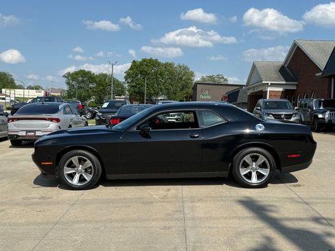 Used 2016 Dodge Challenger SXT RWD image 3