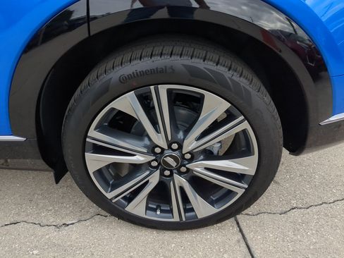 New 2026 Cadillac Optiq Luxury 2 image 33