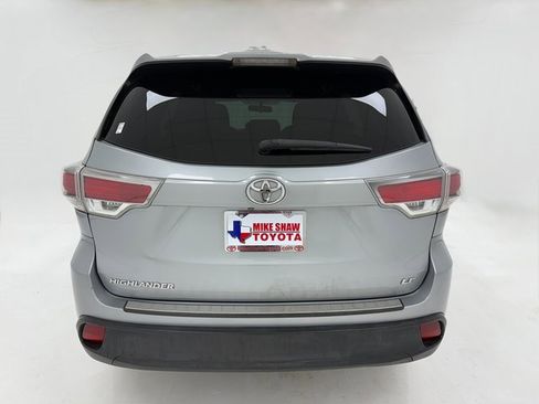 Used 2015 Toyota Highlander LE image 39
