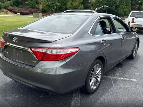 Used 2017 Toyota Camry SE FWD image 3