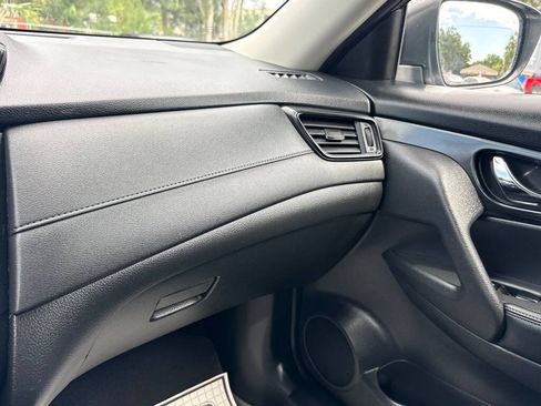 Used 2017 Nissan Rogue S w/ S Appearance Package AWD/4WD image 17