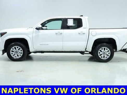 Used 2025 Toyota Tacoma SR5 AWD/4WD image 4