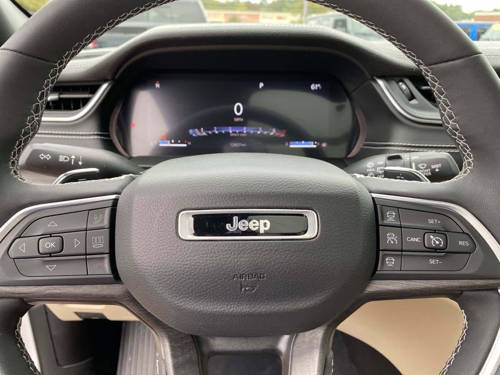 Certified 2023 Jeep Grand Cherokee Limited AWD/4WD image 16