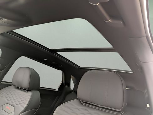 Used 2023 Bentley Bentayga Extended Wheelbase image 21