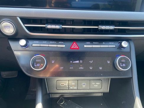 Used 2025 Hyundai Sonata SEL FWD image 12