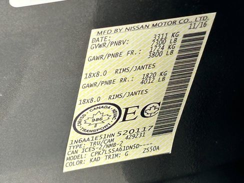 Used 2017 Nissan Titan SV image 31