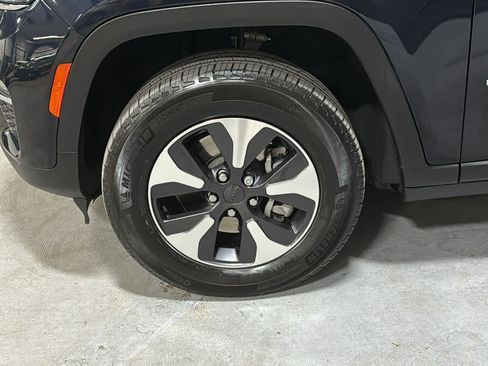 Used 2023 Jeep Grand Cherokee 4WD 4xe image 8