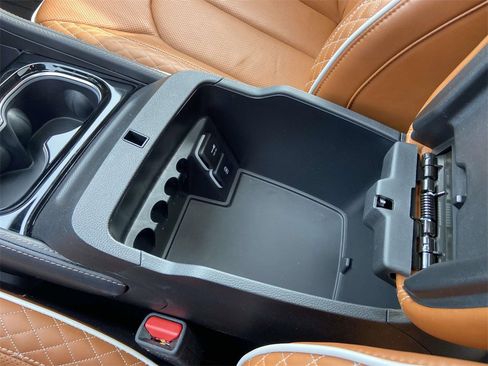 Used 2025 Chrysler Pacifica Pinnacle image 27