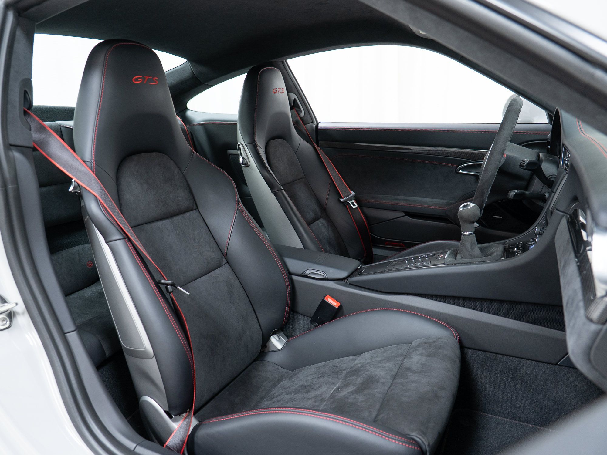 Certified 2016 Porsche 911 Carrera GTS RWD image 43