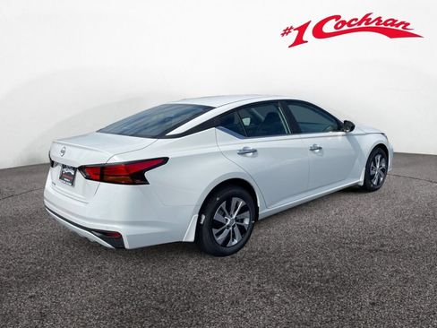 Used 2024 Nissan Altima 2.5 S FWD image 17
