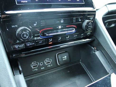 Used 2025 Jeep Grand Cherokee Laredo w/ Luxury Tech Group I image 19