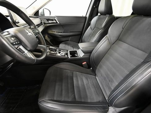 Used 2023 Mitsubishi Outlander SE image 8