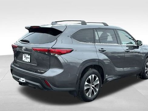 Used 2022 Toyota Highlander XLE image 30
