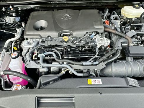 Used 2025 Toyota Camry SE FWD image 12