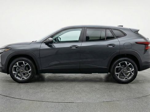 Used 2025 Chevrolet Trax LT image 5