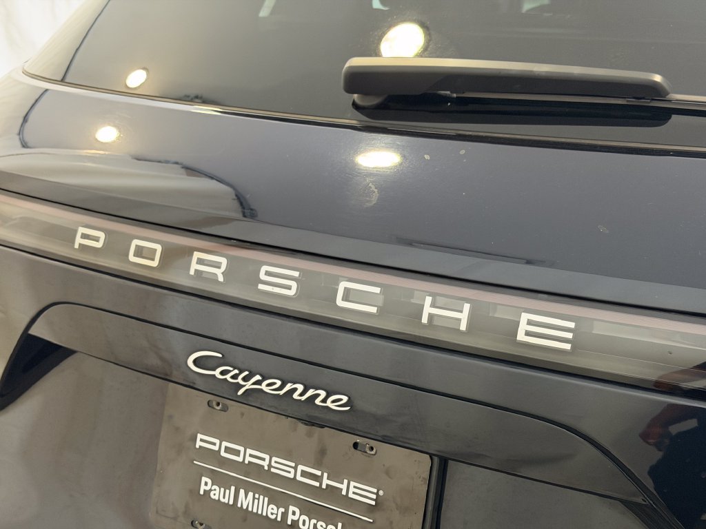 Certified 2022 Porsche Cayenne AWD/4WD image 25
