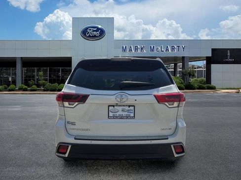 Used 2019 Toyota Highlander Limited FWD image 4