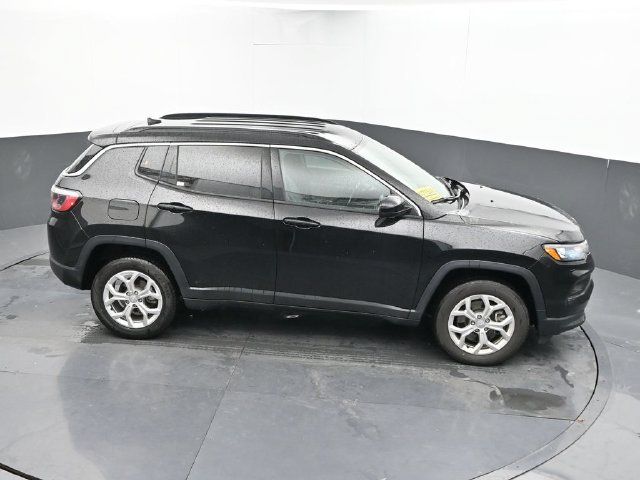 Used 2024 Jeep Compass Latitude AWD/4WD image 37