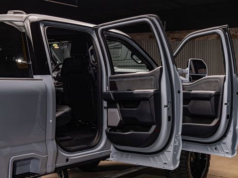 Used 2026 Ford F250 Platinum image 30