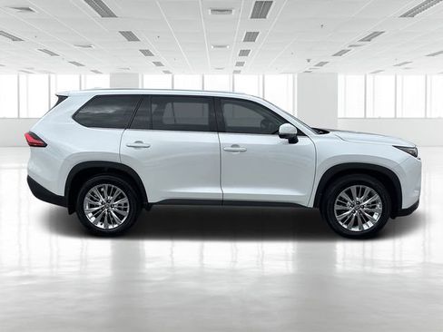 Used 2024 Toyota Grand Highlander Platinum image 3