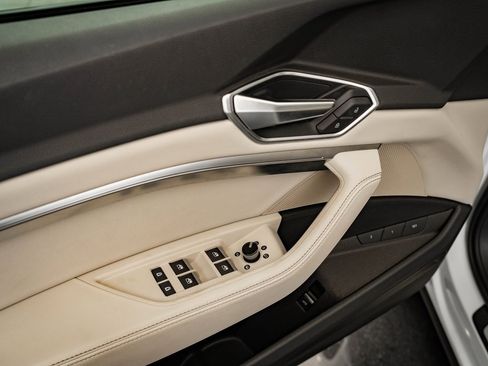 Used 2021 Audi e-tron Premium w/ Convenience Plus Package image 24