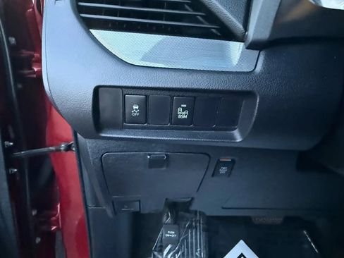 Used 2015 Toyota Sienna SE Premium image 34