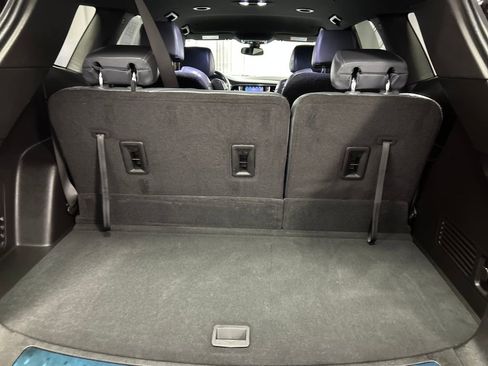 Used 2024 Buick Enclave Essence image 25