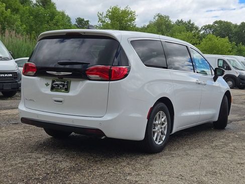 New 2027 Chrysler Pacifica LX FWD image 11