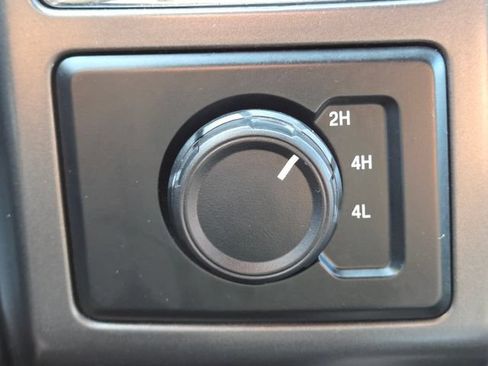 Used 2018 Ford F150 XLT w/ Equipment Group 302A Luxury AWD/4WD image 30