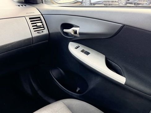 Used 2010 Toyota Corolla image 12