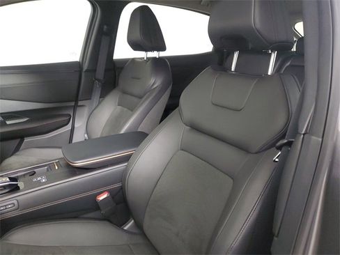 Used 2024 Nissan Ariya AWD image 22