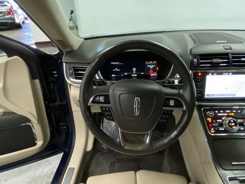 Used 2017 Lincoln Continental Select w/ Climate Package image 32